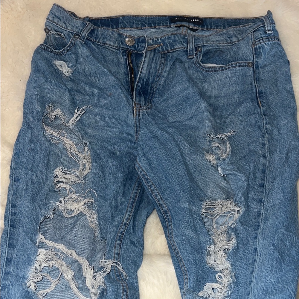 Aeropostale women’s mom jeans size 12 Relaxed Distressed Denim Jeans
